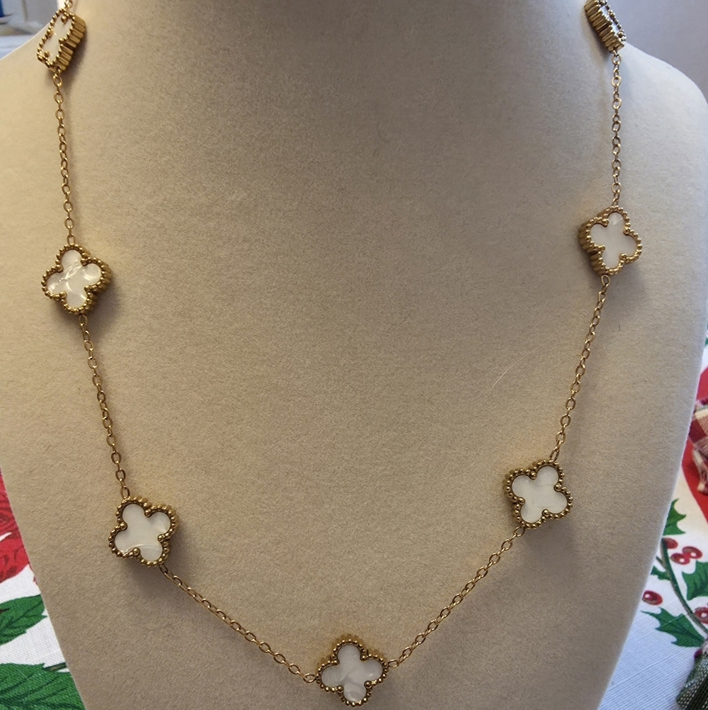 Elegant Gold and White Clover Necklace